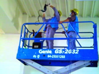 Cleanroom Construction: Aerial lift vehicle